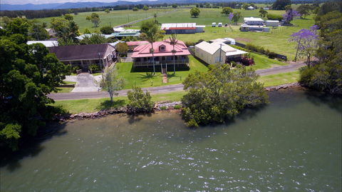 Cranford Waterfront Cottage - Accommodation Melbourne 0