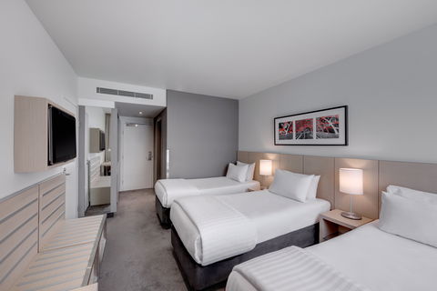 Travelodge Hotel Melbourne Docklands - Accommodation Melbourne 2