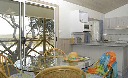 Berrara Beach Holiday Chalets - Accommodation Melbourne 4