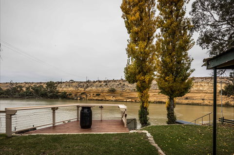 80 Page Drive Blanchetown -River Shack Rentals - Accommodation Melbourne 0