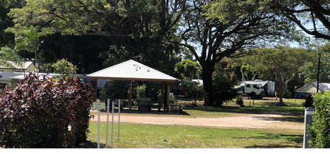 Burdekin Cascades Caravan Park - Melbourne 4u 1