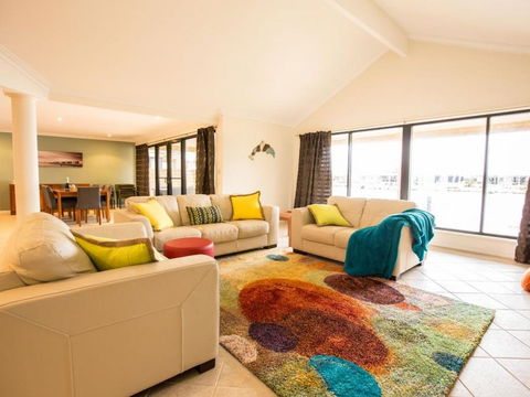 Canal Elegance In Yunderup - Melbourne 4u 0