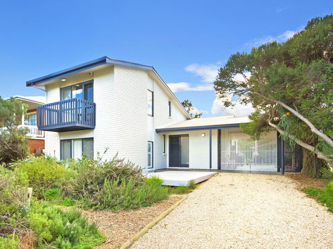Century 21 SouthCoast: Tennis Elbow - Accommodation Melbourne 0
