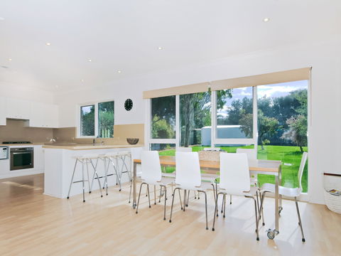 Century 21 SouthCoast: Tennis Elbow - Accommodation Melbourne 1