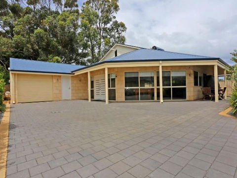 Falcon By The Bay - Accommodation Melbourne 1