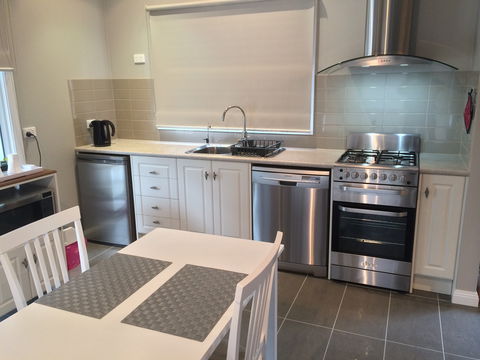 High Peaks Cottages - Accommodation Melbourne 2