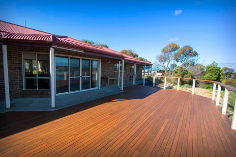 Limestone Ridge - Holiday House - Accommodation Melbourne 0