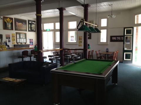 Neath Hotel - Melbourne 4u 1