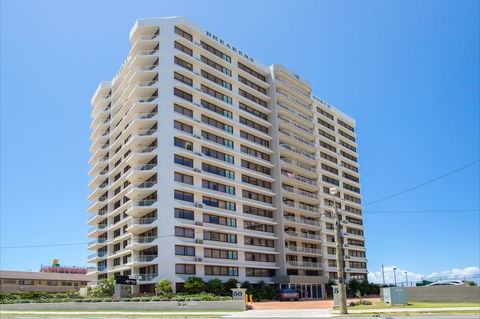 Breakers North - Absolute Beach Front Holiday Apartments - Accommodation Melbourne 1
