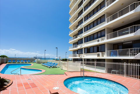 Breakers North - Absolute Beach Front Holiday Apartments - Accommodation Melbourne 2