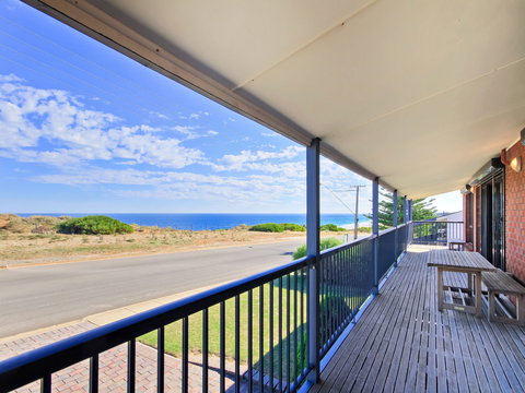 Century 21 SouthCoast: Beach House At Moana - Accommodation Melbourne 0