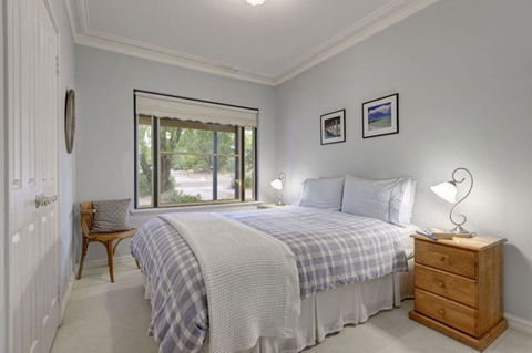 Cottage Retreat/Shady Cottage - Accommodation Melbourne 1