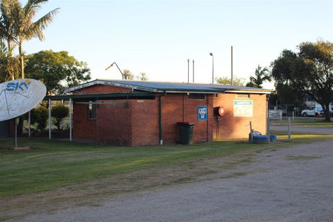 Grafton Greyhound Racing Club Caravan Park - Melbourne 4u 0