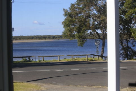 Riverbank Cottage - Accommodation Melbourne 0
