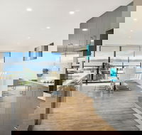 Beach View Apartment - Melbourne 4u
