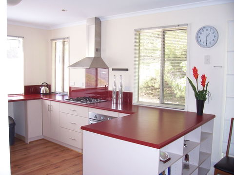 Century 21 SouthCoast: All Decked Out - Accommodation Melbourne 2