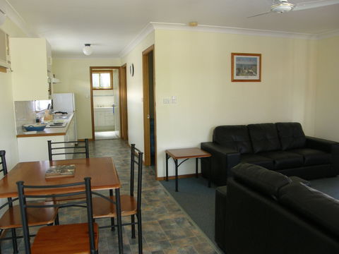 Dolphin Sands Holiday Villas - Accommodation Melbourne 2