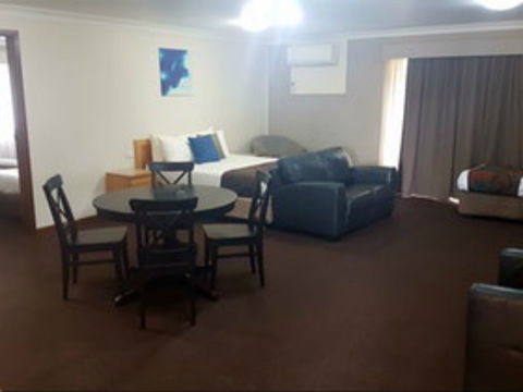 Hilltops Retreat Motor Inn - Melbourne 4u 0