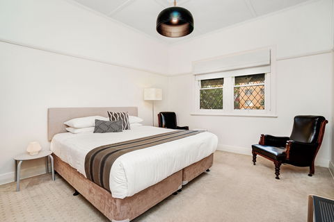 Newcastle Executive Homes - Cooks Hill Cottage - Accommodation Melbourne 1