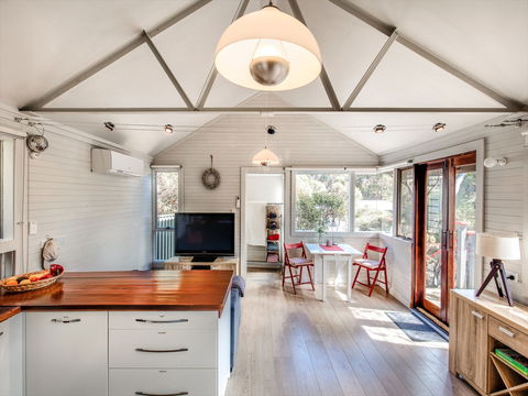 Serenity Cottage - Accommodation Melbourne 0
