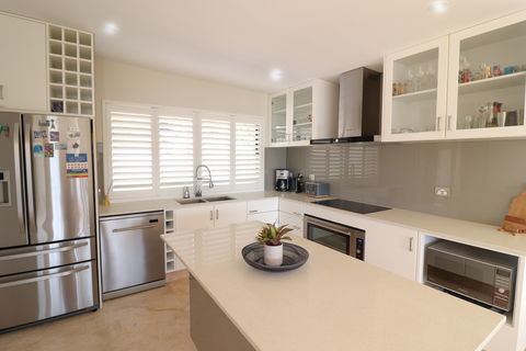 Sugar Bay Bliss - Melbourne 4u 1