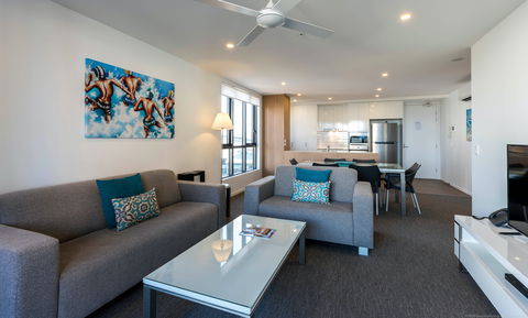 Synergy  Broadbeach - Melbourne 4u 0