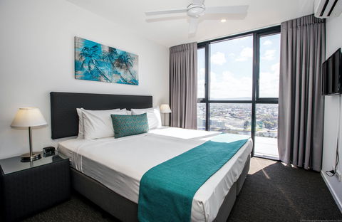 Synergy  Broadbeach - Melbourne 4u 1