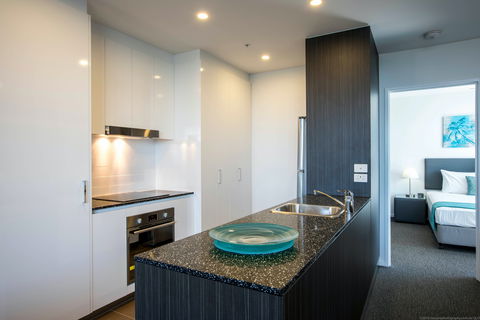 Synergy  Broadbeach - Melbourne 4u 2