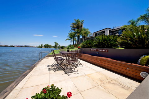 Waterfront Holiday Houses - Accommodation Melbourne 0