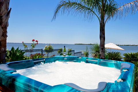 Waterfront Holiday Houses - Accommodation Melbourne 1