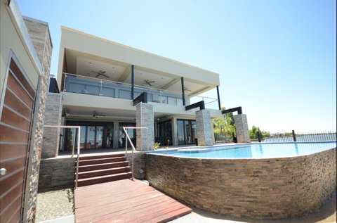 Waterfront Holiday Houses - Accommodation Melbourne 2
