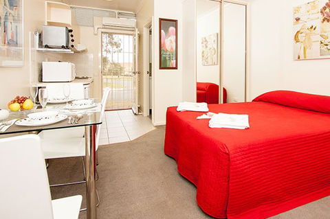 Canberra Short Term & Holiday Accommodation - Melbourne 4u 0