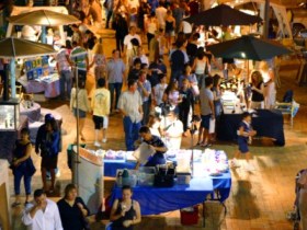 Surfers Paradise Beachfront Markets - Accommodation Melbourne 0