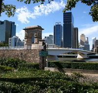 Former Victoria Bridge Abutment Memorial - Accommodation Melbourne