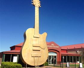 Big Golden Guitar Tourist Centre - Accommodation Melbourne 1