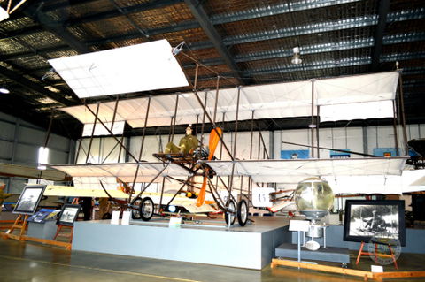 Australian Army Flying Museum - Melbourne 4u 0