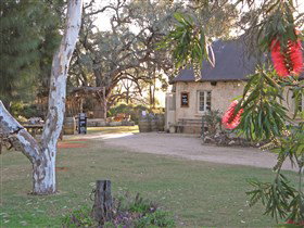 Overland Corner Hotel - Accommodation Melbourne 1