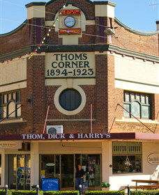 Thom, Dick And Harrys - Accommodation Melbourne 0