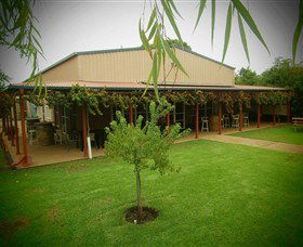 Red Earth Estate Vineyard - Accommodation Melbourne 2