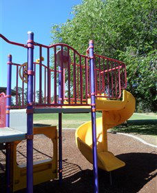 Fadden Pines Playground - Accommodation Melbourne 2