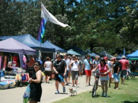 Broadbeach Art And Craft Markets - Accommodation Melbourne 0