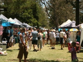 Broadbeach Art And Craft Markets - Accommodation Melbourne 1