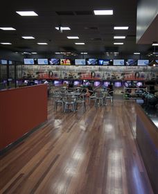 Club300 Bowling And Bar - Accommodation Melbourne 0