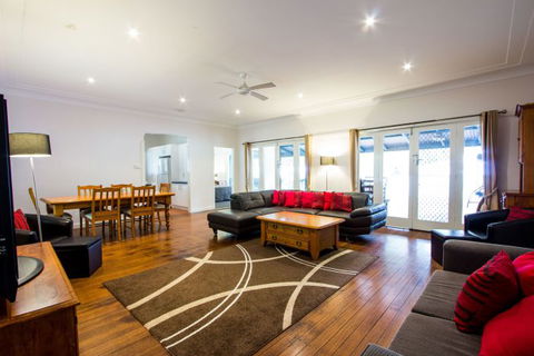 The Retreat Port Stephens - Accommodation Melbourne 0