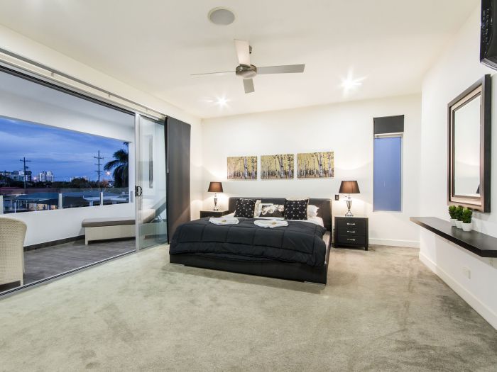 Broadbeach Waters QLD Accommodation Melbourne
