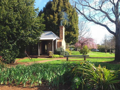 Mont De Lancey Historic Property Tours - Accommodation Melbourne 0