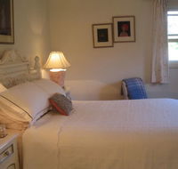 Trafalgar Bed and Breakfast and Annie's cottage - Accommodation Melbourne