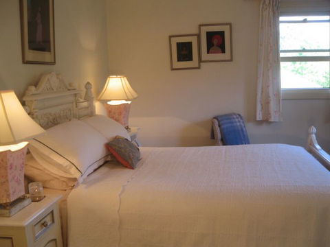 Trafalgar Bed And Breakfast And Annie's Cottage - Accommodation Melbourne 0