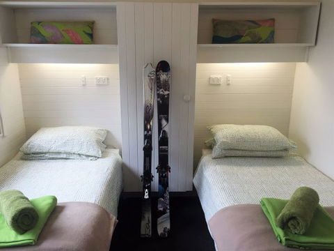 Elk At Falls - Accommodation Melbourne 0