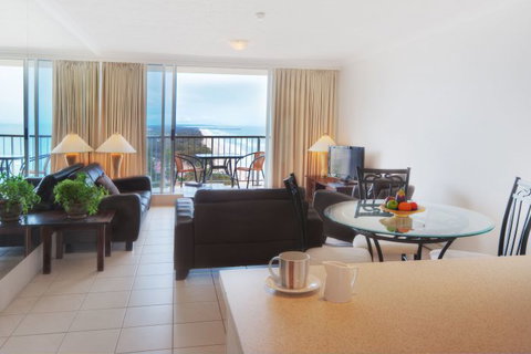 Golden Sands On Main Beach - Accommodation Melbourne 1